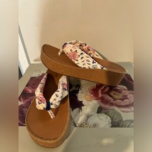 NIB Lucky Brand flip flops